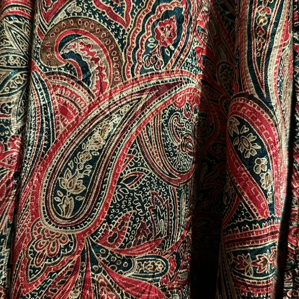 Robe - Picture 2 of 2